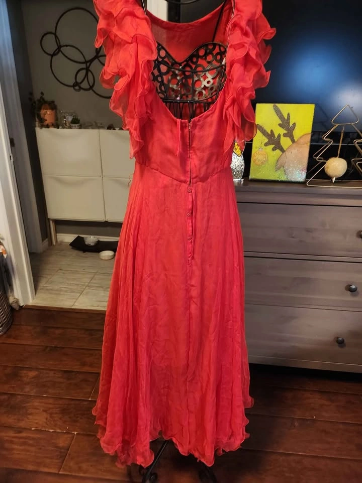 BEAUTIFUL RED DRESS FOR SALE - photo 4