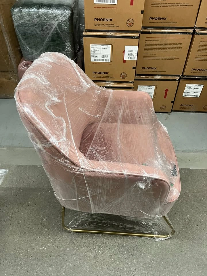 Modern Pink Velvet Accent Chair – Stylish Condo & Bedroom Chair