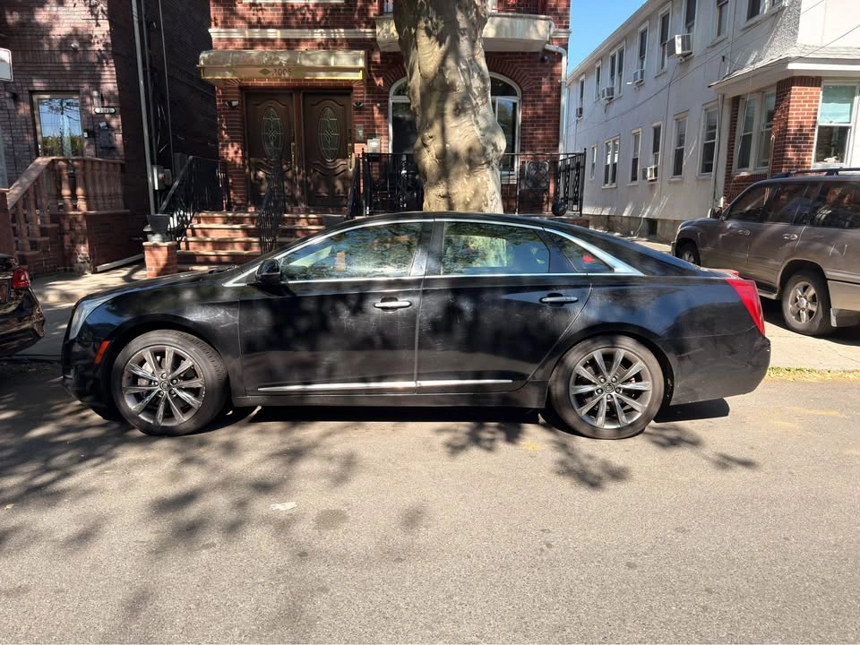 2015 Cadillac XTS · Luxury Sedan 4D - photo 2