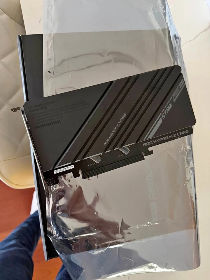 ROG Hyper M.2 Card Gen4 PCIe Adapter