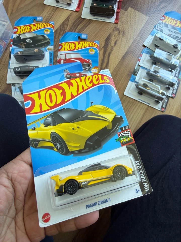 Hot Wheels Euro Car Lot - Porsche, Pagani, BMW, Bentley - photo 2