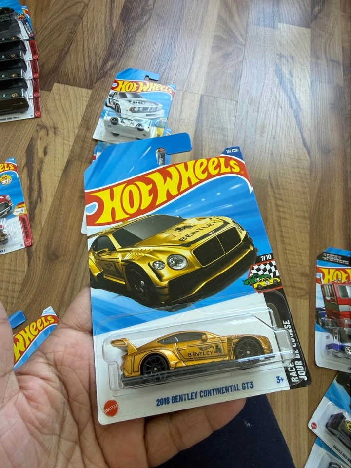 Hot Wheels Euro Car Lot - Porsche, Pagani, BMW, Bentley - photo 4
