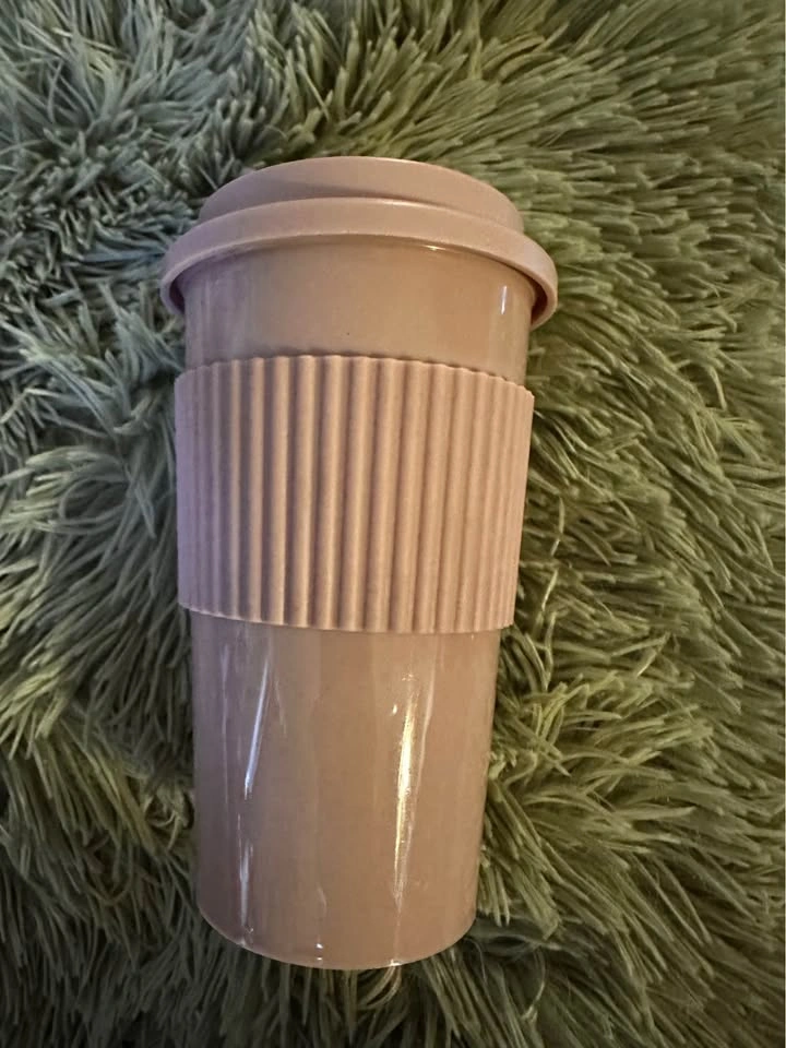 Pink reusable travel mug with lid and slider - photo 3