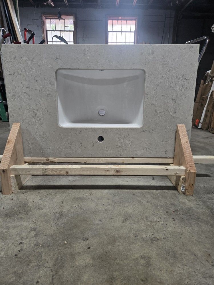 Greige Quartz Countertop 37 1/2