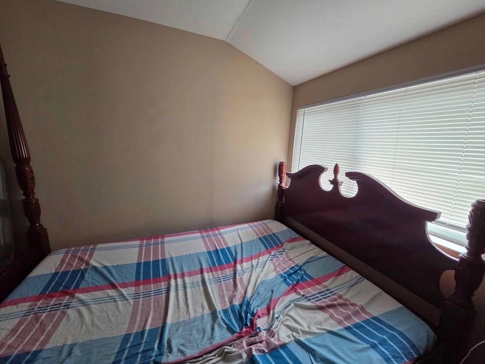 Queen Size Four Poster Wood Bed Frame - photo 4