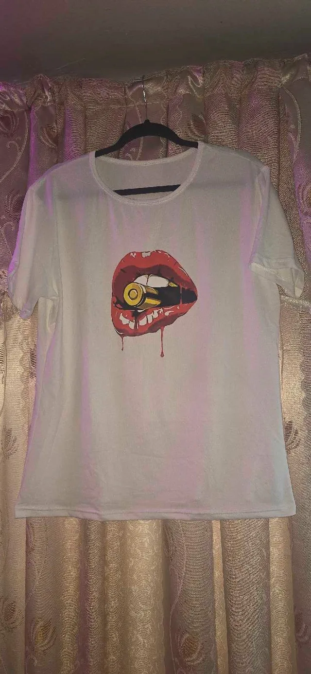 White Graphic Tee sz xl
