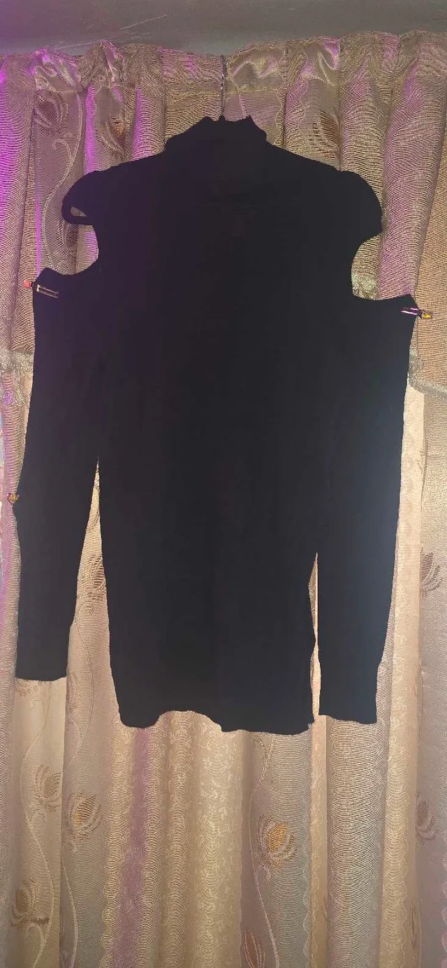 Cutout turtleneck Sweater sz large