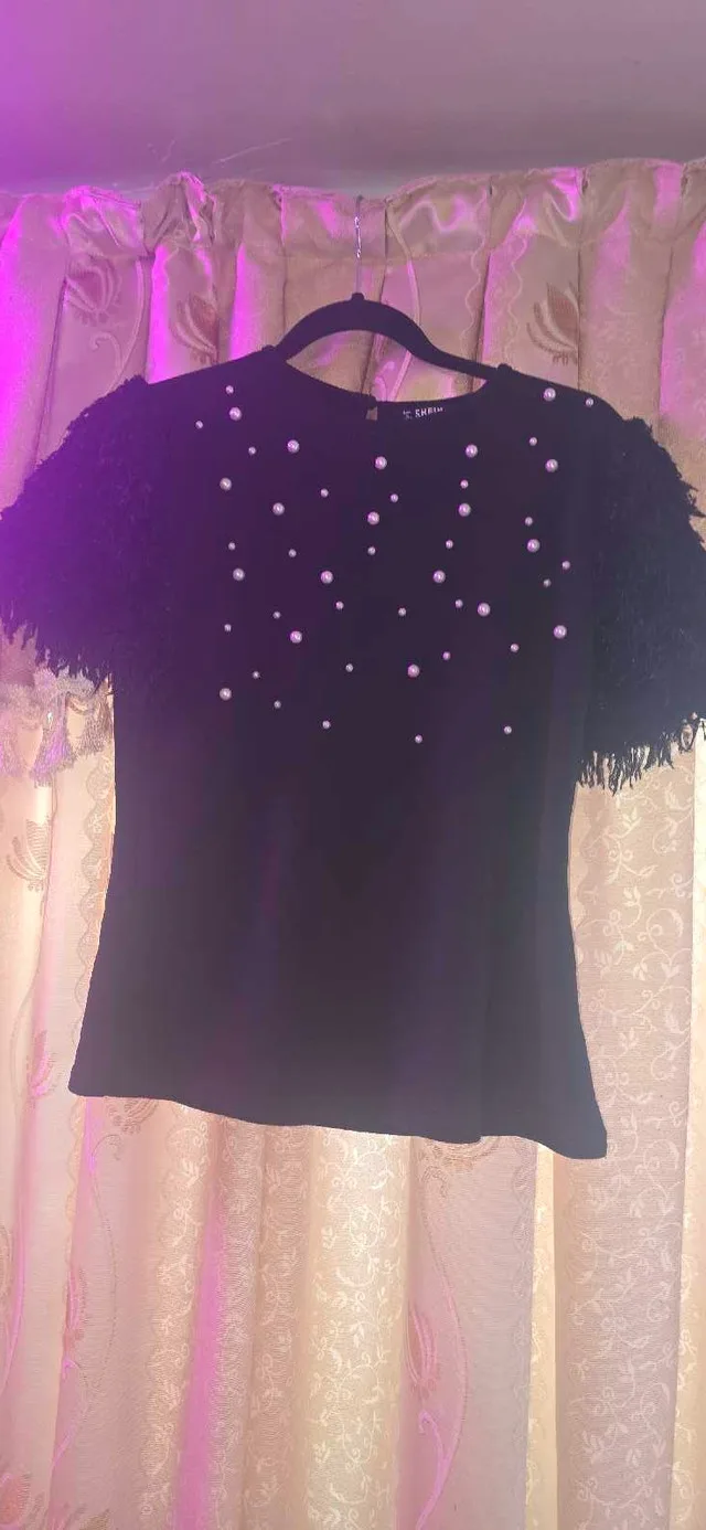 Black Fringe Pearl Top sz large