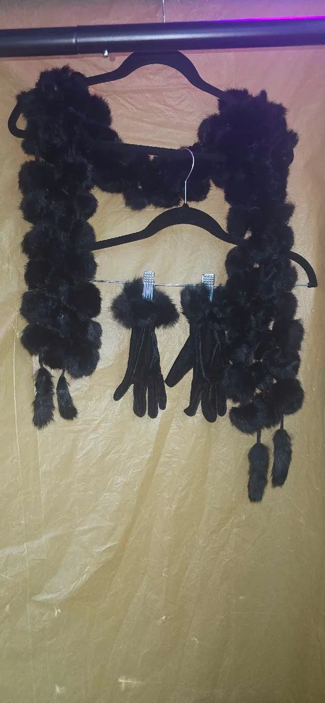 Black Fur Scarf and Gloves Set