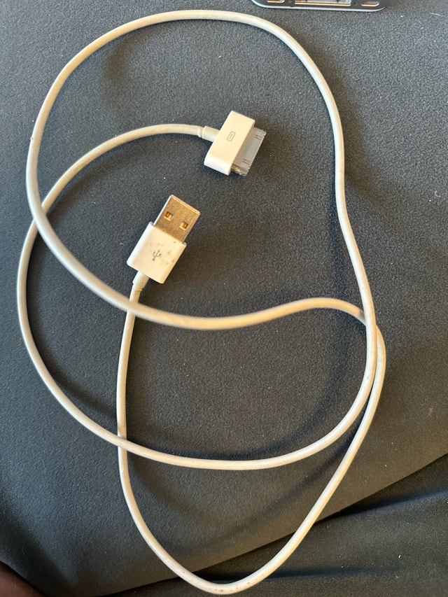 Apple iPhone 4 with box, cord and manual - Mint Condition - photo 3