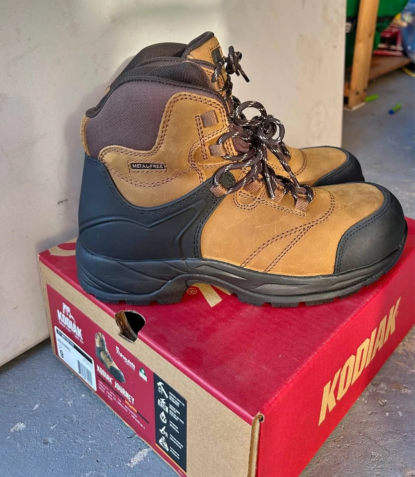 Kodiak Journey men work boots. (Size 9)