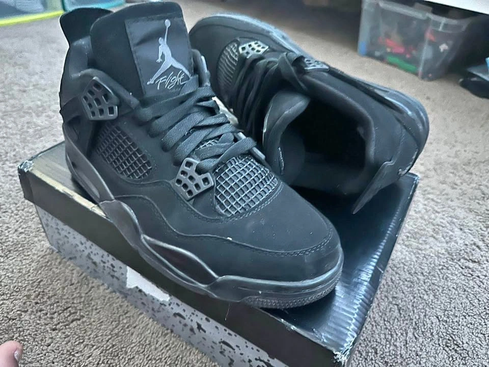 Jordan 4 Black Cats Size 7 US