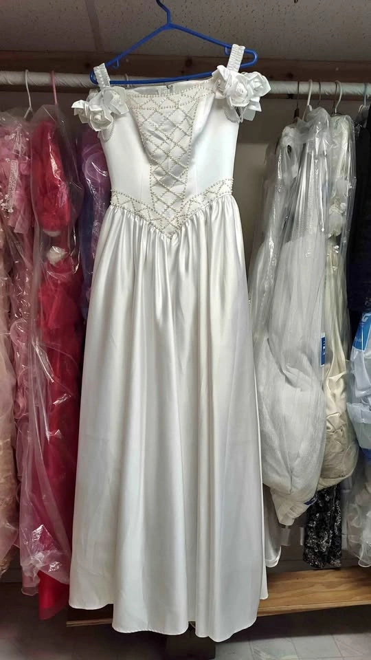 Vintage 80s 90s wedding dresses. Film Props costumes.