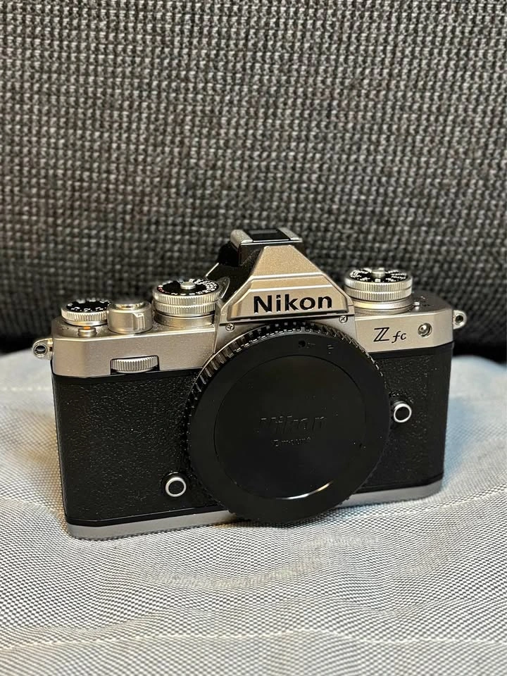 Nikon Zfc mirrorless silver camera body only (excellent conditio