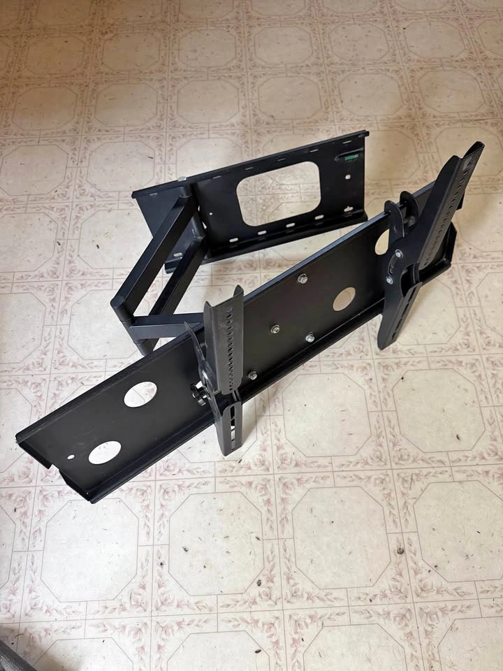 Adjustable/Extensible TV Mount