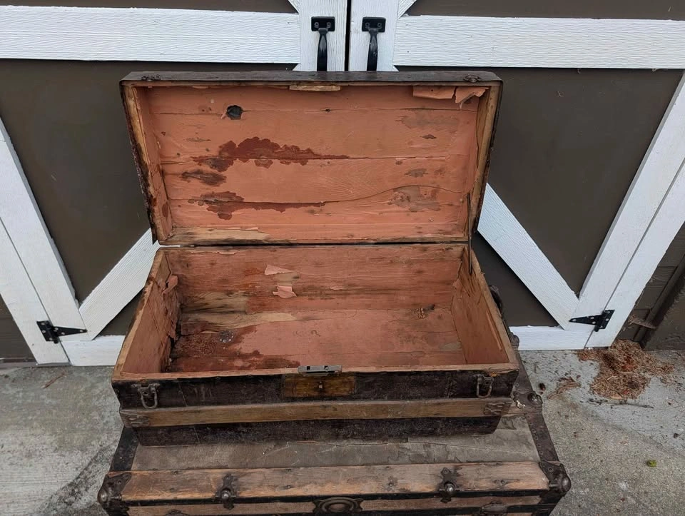 Antique Steamer Stage Coach Trunks from 1800's - photo 3