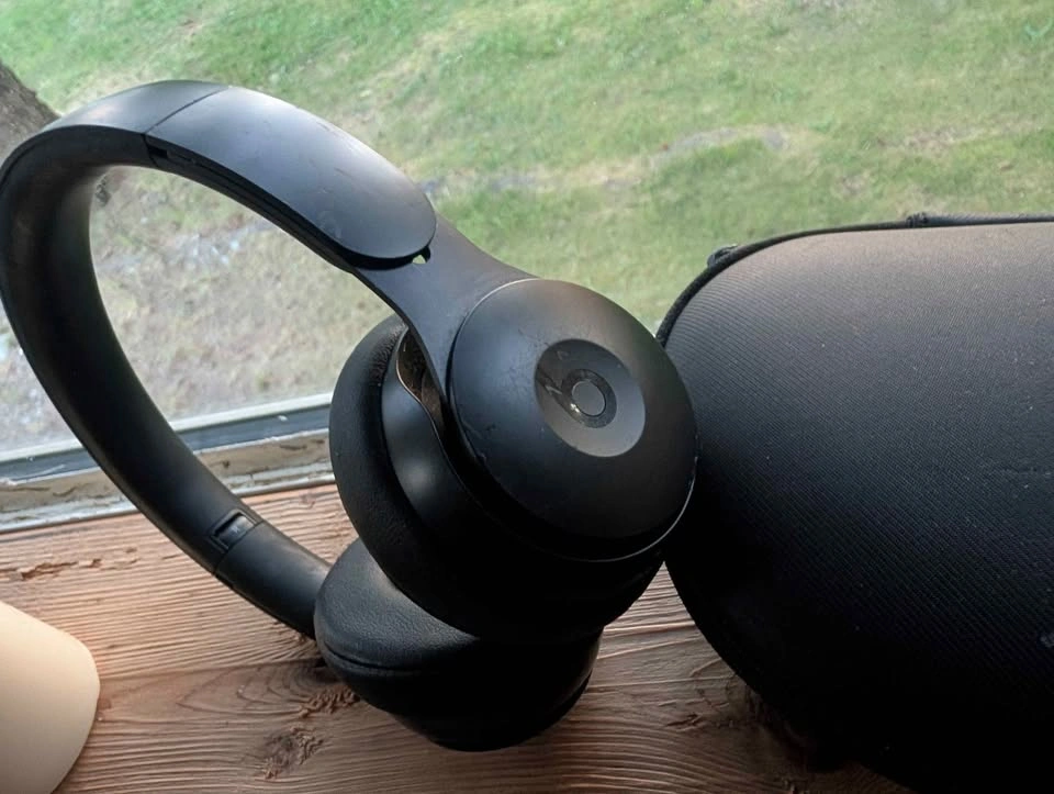 Beats Solo Pro Headphones - photo 2