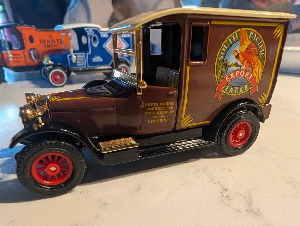 Vintage Die-Cast Advertising Delivery Trucks - Hershey's, 7UP - photo 4