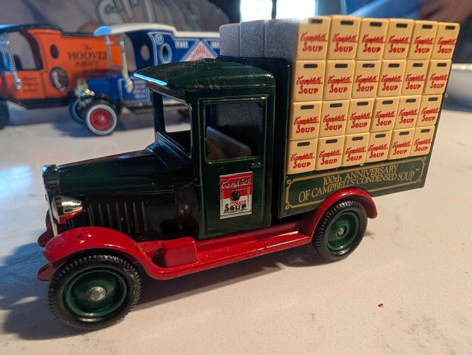 Vintage Die-Cast Advertising Delivery Trucks - Hershey's, 7UP - photo 5