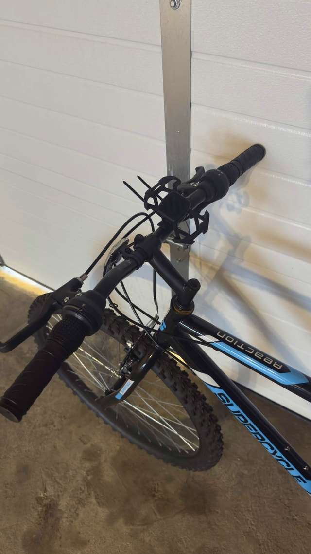Supercycle Reaction Mountain Bike - Used Like New + Helmet - photo 3