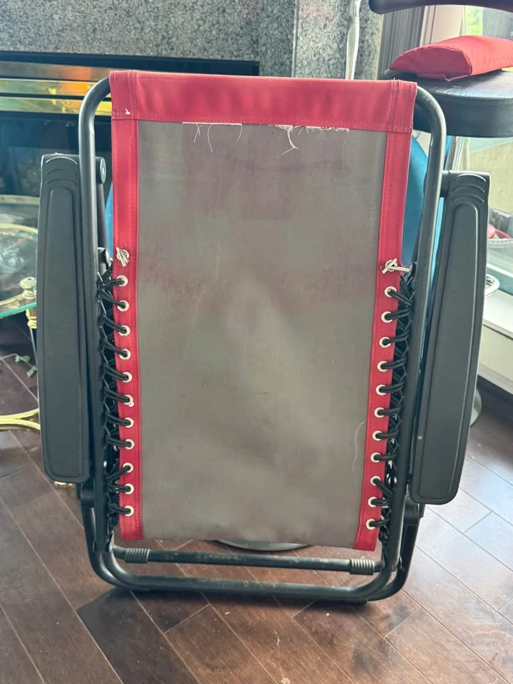 Red Zero Gravity Recliner Chair - photo 2