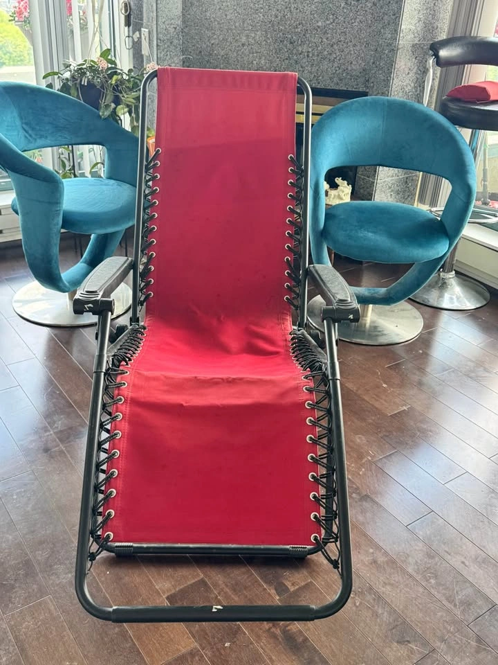 Red Zero Gravity Recliner Chair - photo 5