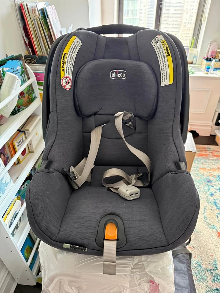 Chicco baby car seat