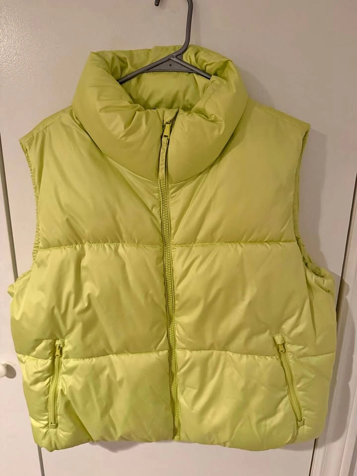 Old Navy Lime Green Puffer Vest – Women’s Size L – Like New