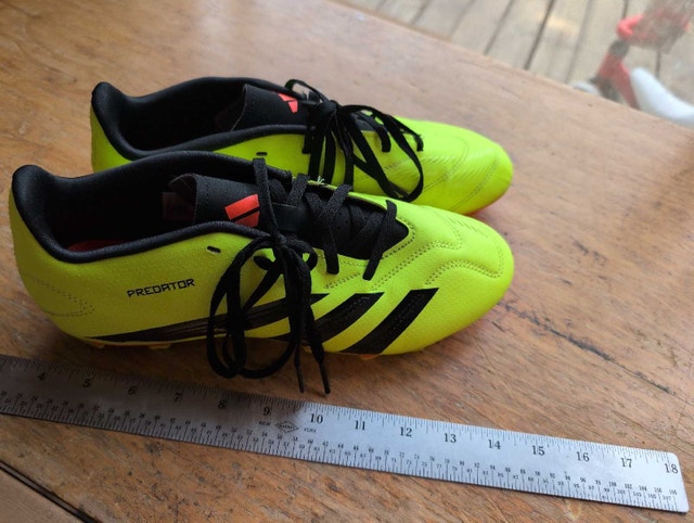 Adidas Predator Soccer Cleats size 9 yellow