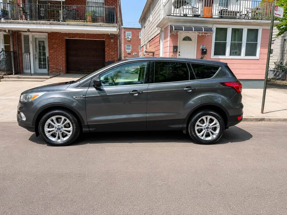 2019 Ford Escape SE Sport Utility 4D - photo 3