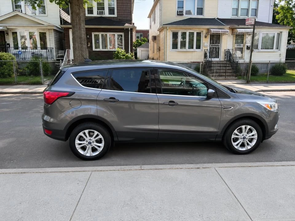 2019 Ford Escape SE Sport Utility 4D - photo 5