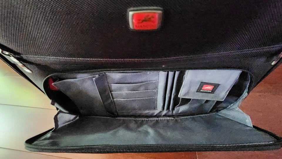 Rolling Briefcase by Mancini holds 17" laptop - photo 4