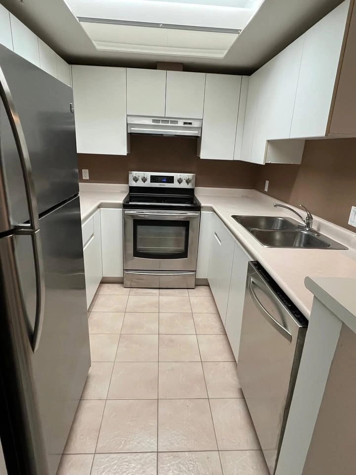1 Bed 1 Bath Apartment - photo 4