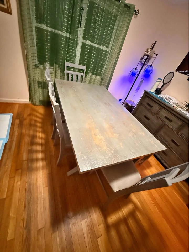Nice dining room set 4 to 8 people