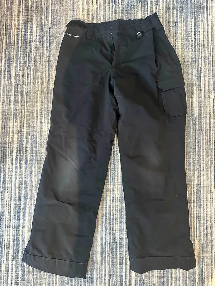 Under armour black snowboard/ski pants