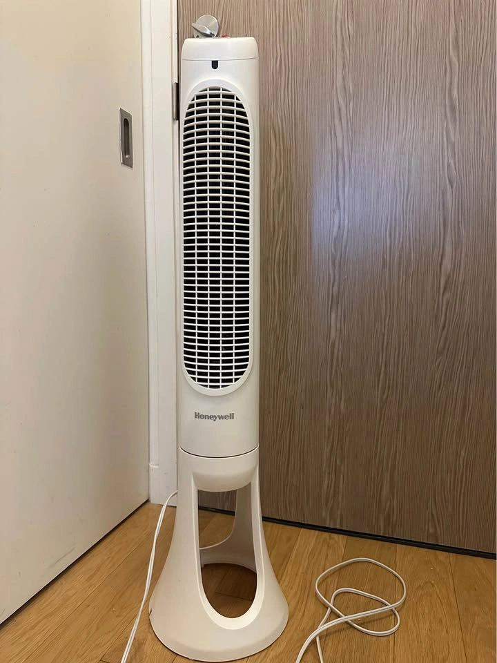 White Honeywell QuietSet fan (Moving📦)