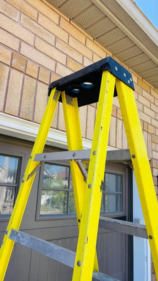 8 foot fiberglass step ladder - photo 3