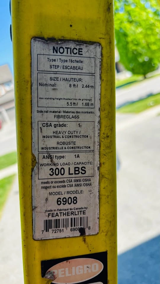 8 foot fiberglass step ladder - photo 5