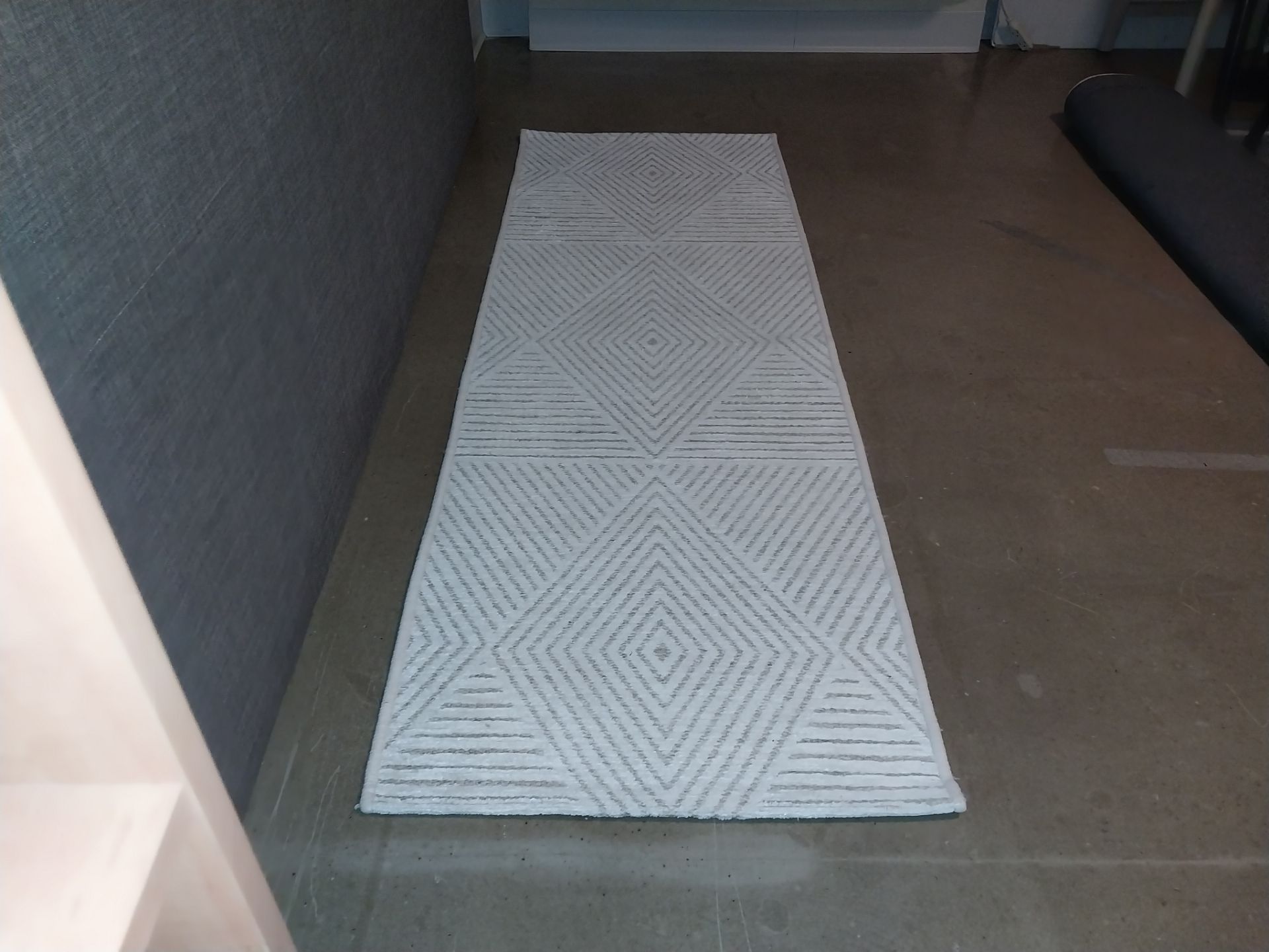 Modern Bright Runner Rug — Like New — 5 1/2 Feet Long - photo 3
