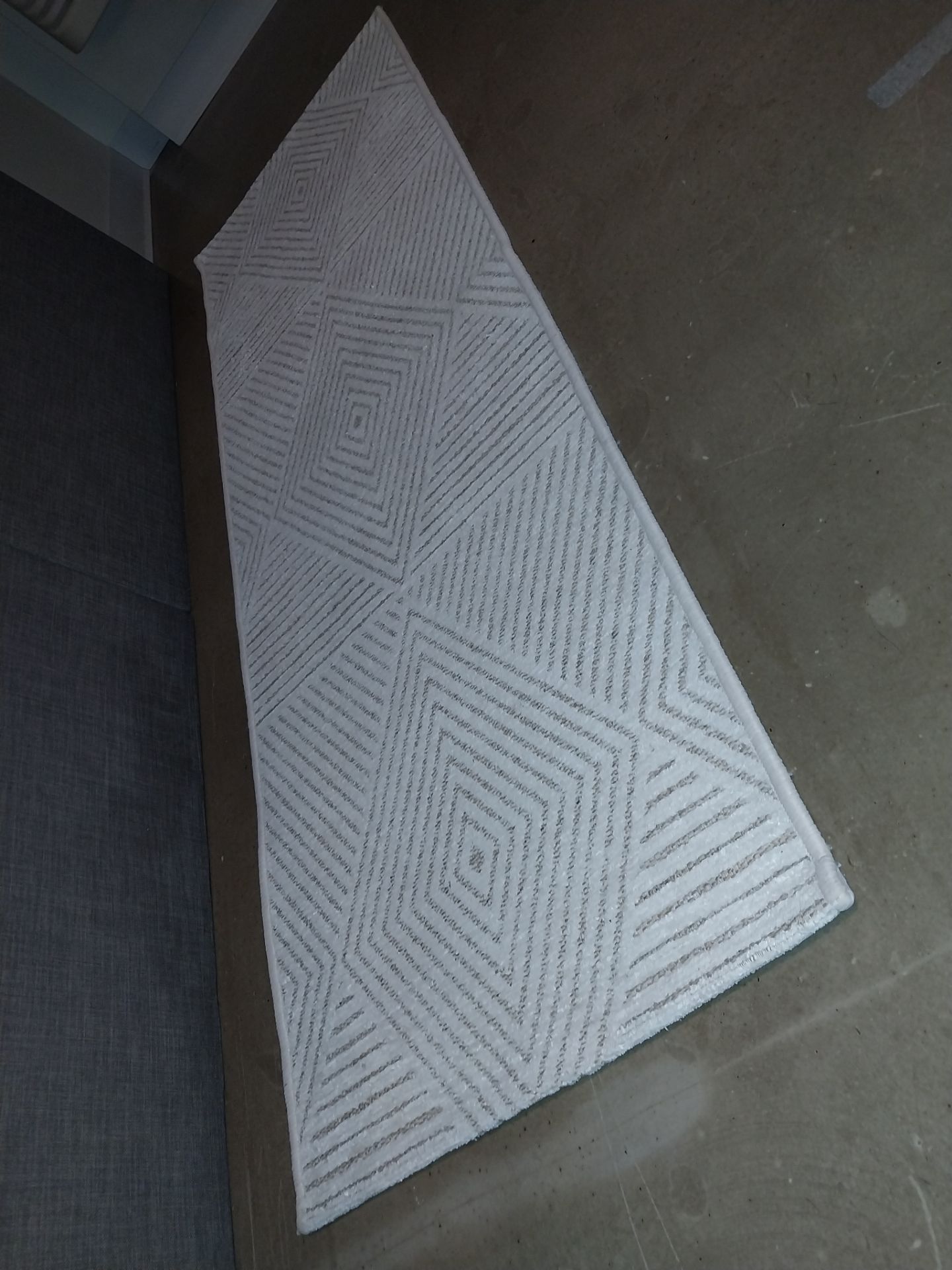 Modern Bright Runner Rug — Like New — 5 1/2 Feet Long - photo 5