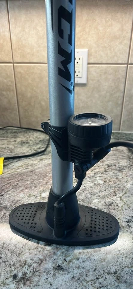 CCM air pump for bicycles or sports equipment - photo 3