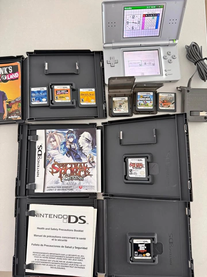 Nintendo DS Lite Bundle – 8 Games Included – Tested & Working