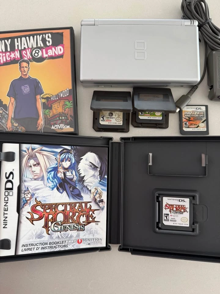 Nintendo DS Lite Bundle – 8 Games Included – Tested & Working - photo 3
