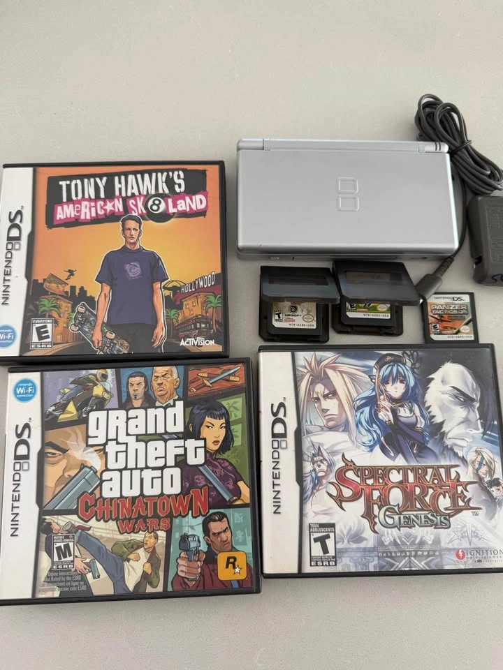Nintendo DS Lite Bundle – 8 Games Included – Tested & Working - photo 4