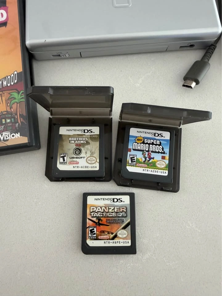 Nintendo DS Lite Bundle – 8 Games Included – Tested & Working - photo 5