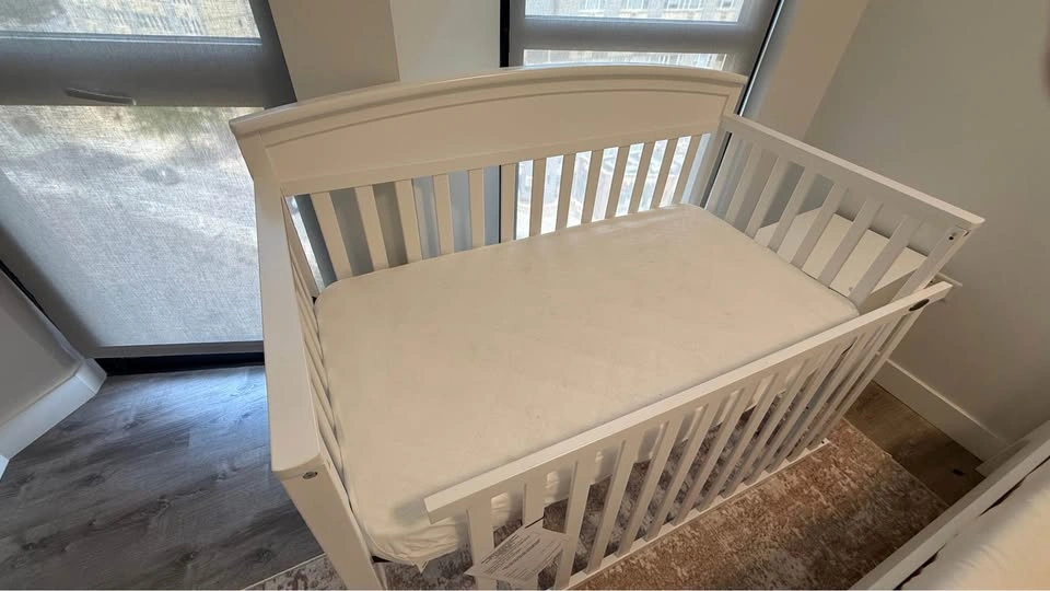 Baby-Toddler Convertible Crib (Graco) - photo 4