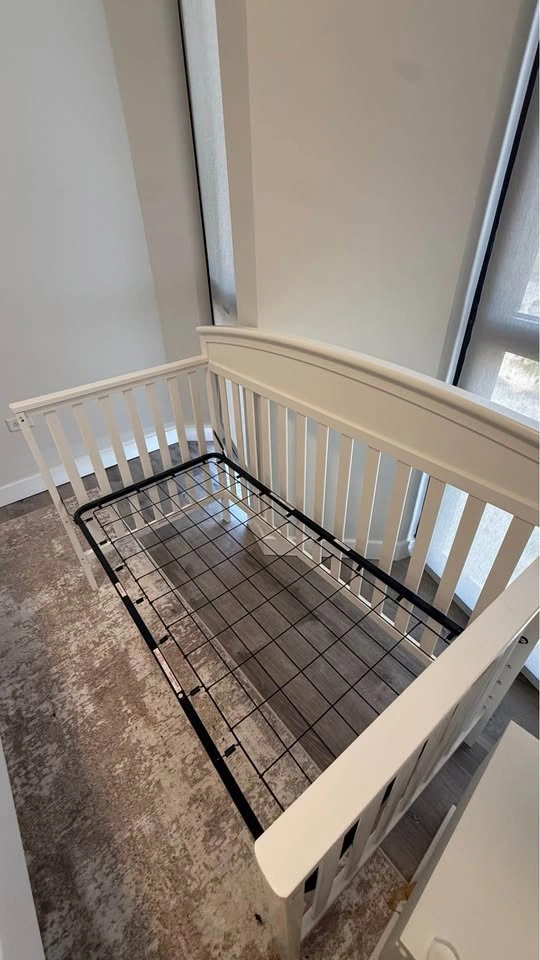 Baby-Toddler Convertible Crib (Graco) - photo 5