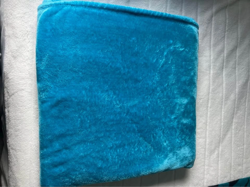 Two soft, cozy blankets for sale - Horse lovers 🐴 - photo 2