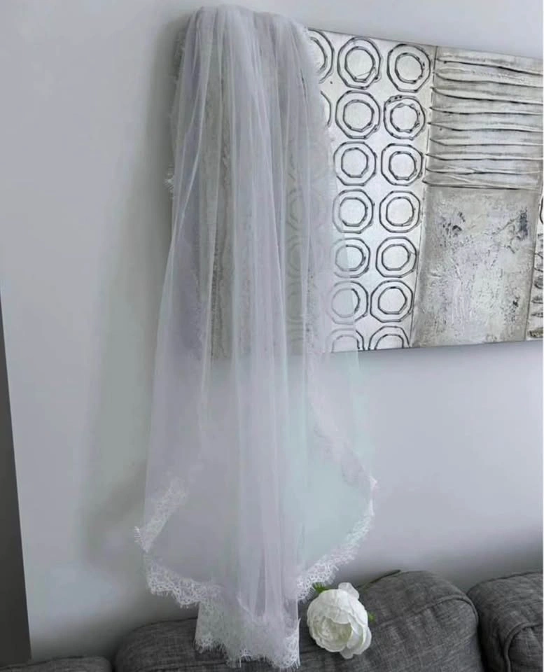 Lace trim soft white veil - photo 3