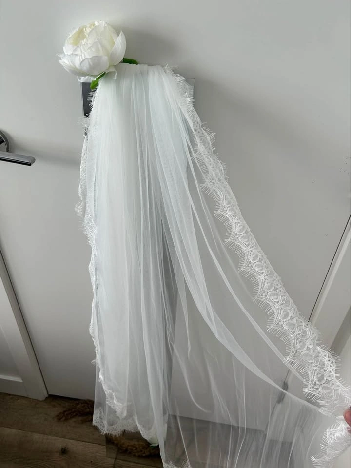 Lace trim soft white veil - photo 5